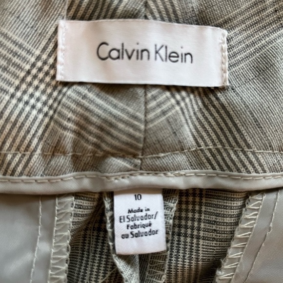 ⭐️ Calvin Klein grey plaid dress cropped pants- size 10 - Picture 2 of 4